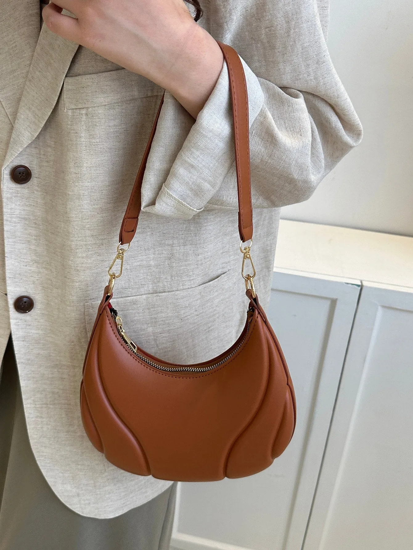 1pc Pressed Brown Pu Solid Color Single Shoulder Bag - Brown