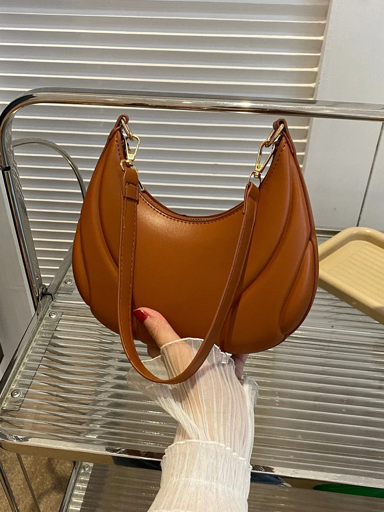 1pc Pressed Brown Pu Solid Color Single Shoulder Bag - Brown
