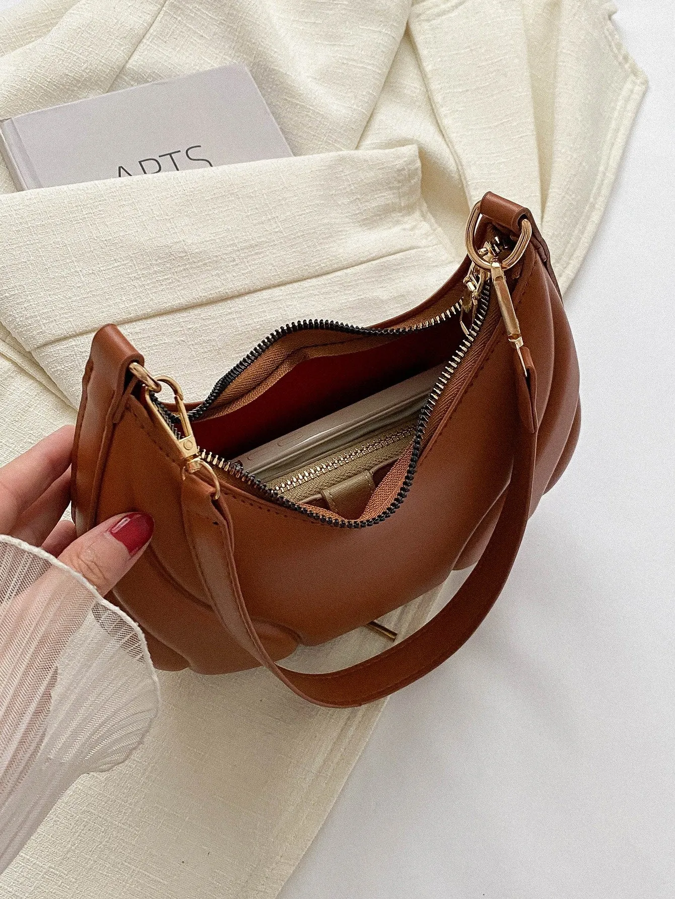1pc Pressed Brown Pu Solid Color Single Shoulder Bag - Brown