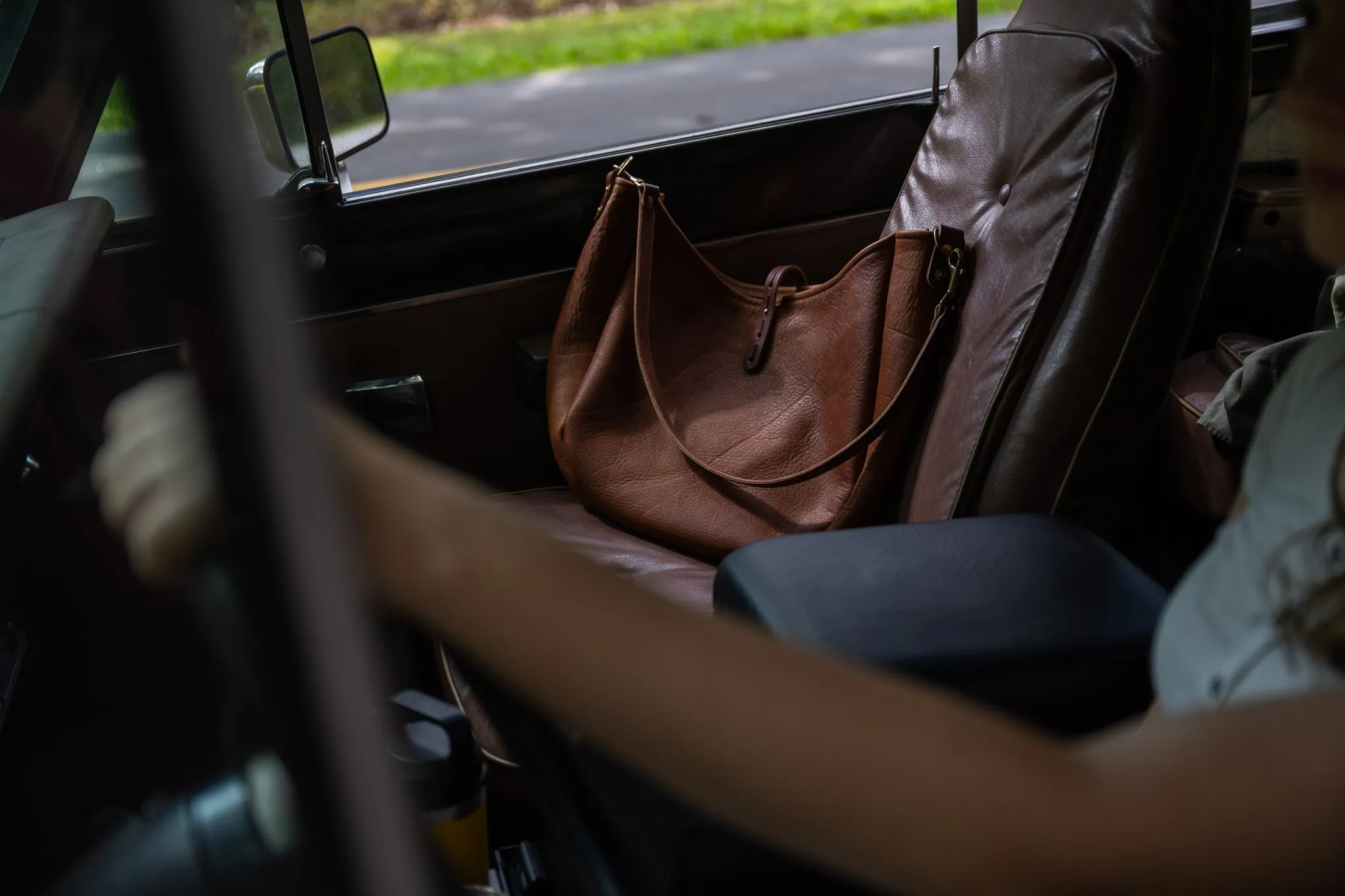 CELESTE LEATHER HOBO BAG - LARGE - HONEY