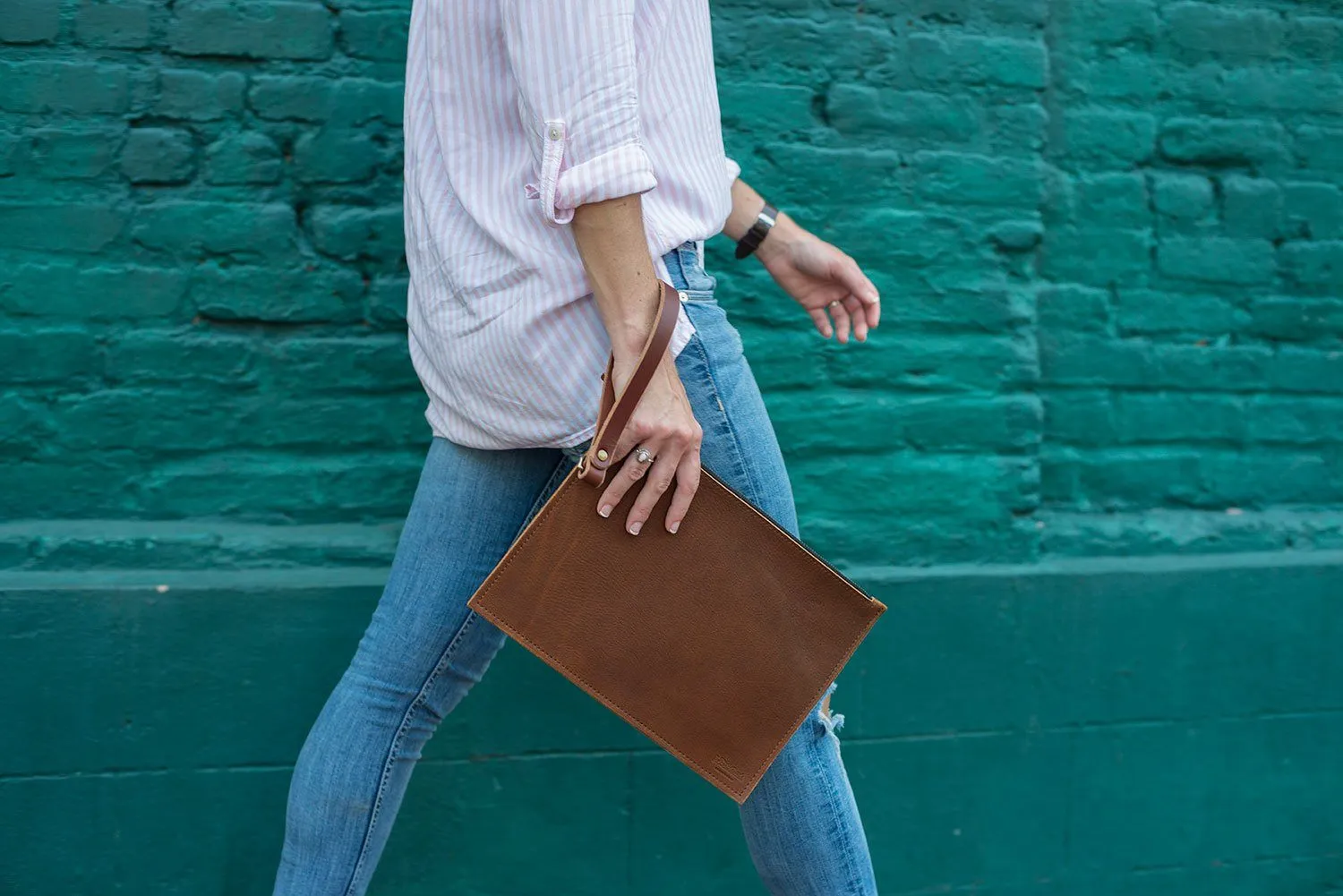 FELICITY ZIPPERED CLUTCH WITH WRISTLET LARGE - VIOLET