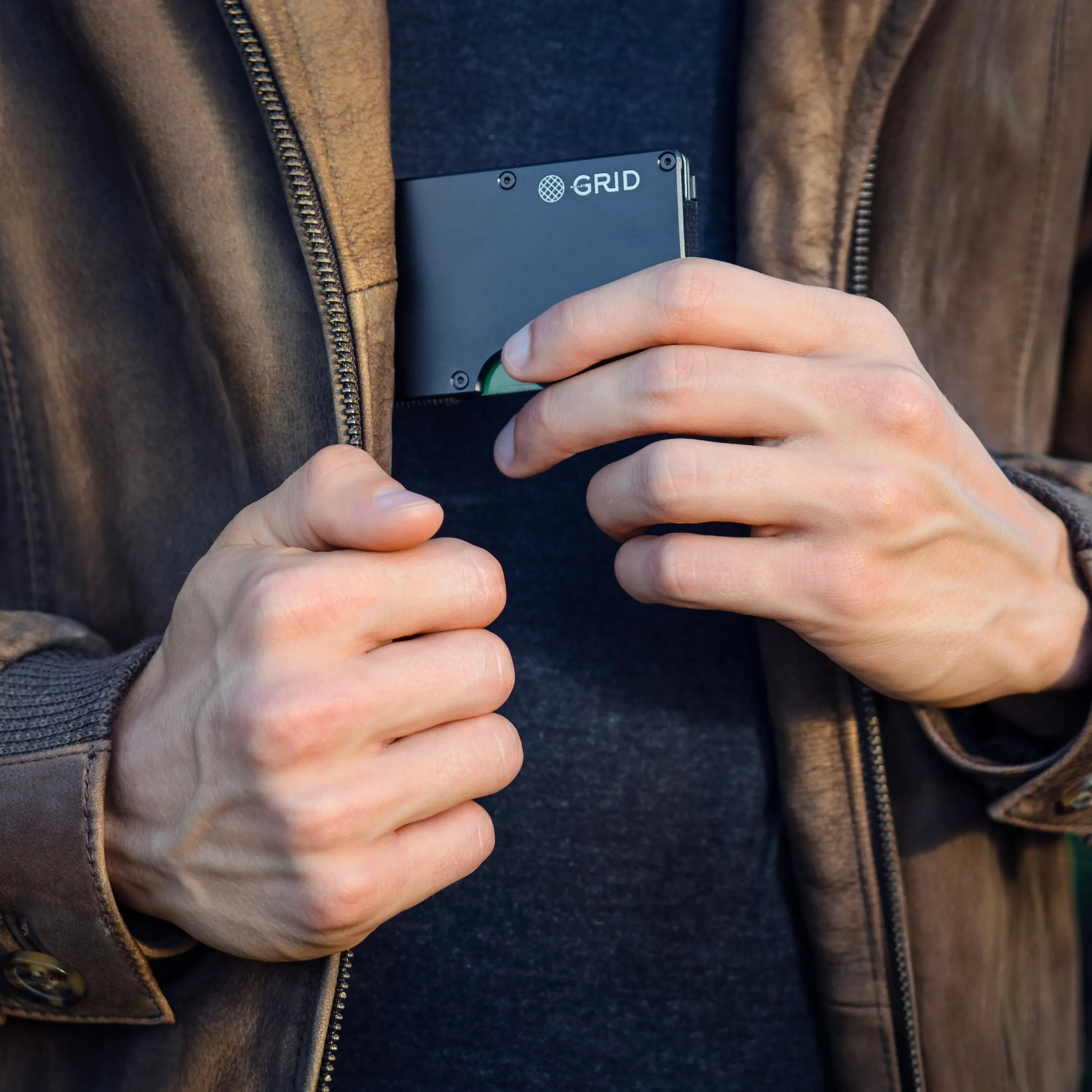 GRID Compact Minimalist Wallet - Titanium