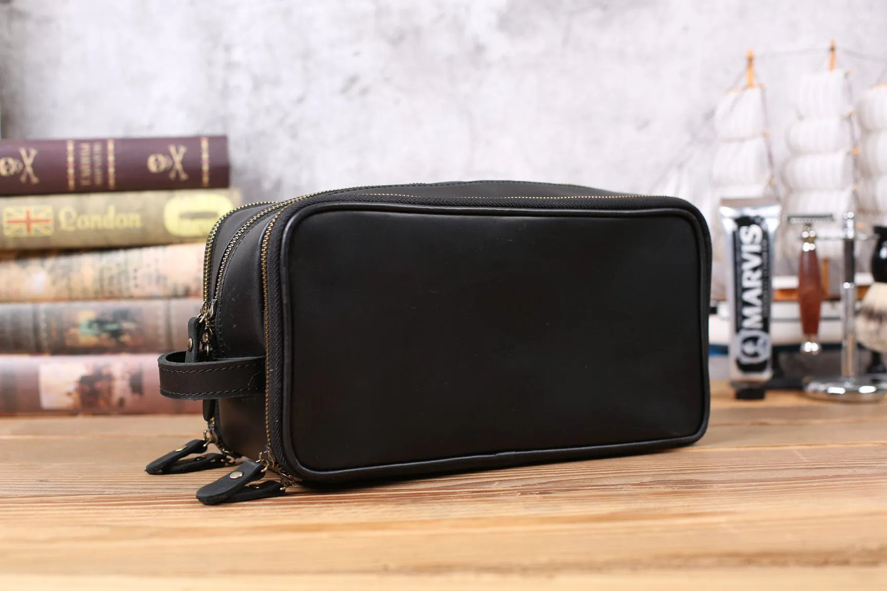 Groomsmen Gift Personalized Leather Toiletry Bag Waterproof Leather Dopp Kit Men's Shaving Kit, Christmas Gift
