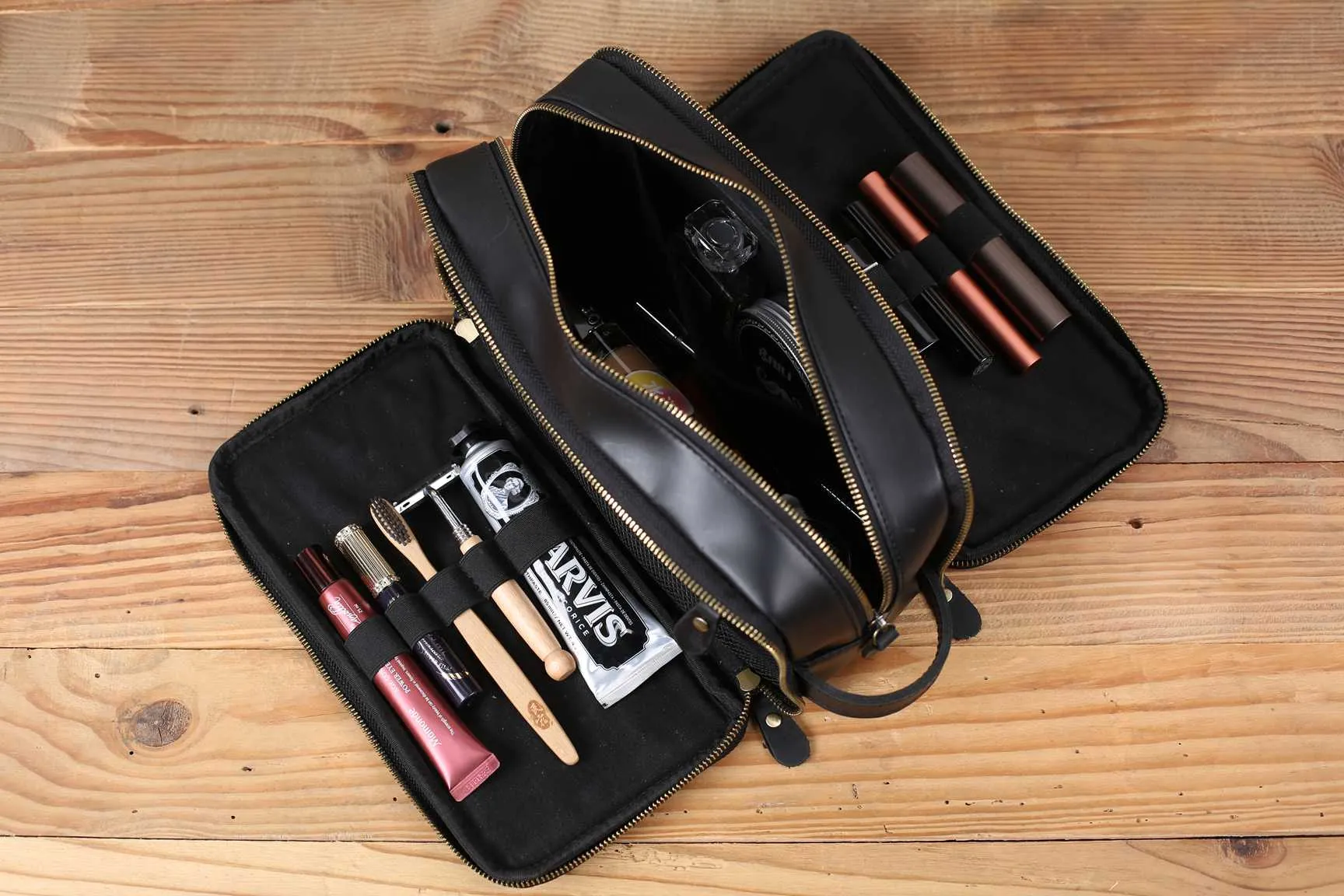 Groomsmen Gift Personalized Leather Toiletry Bag Waterproof Leather Dopp Kit Men's Shaving Kit, Christmas Gift