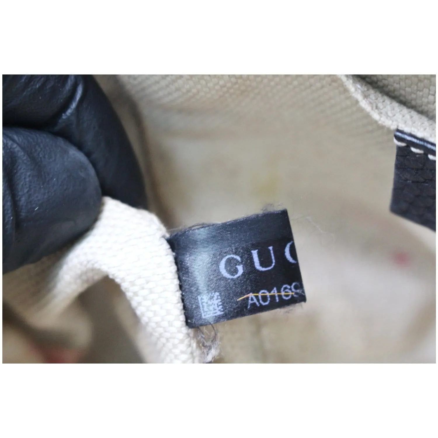GUCCI Soho Disco Pebbled Leather Small Crossbody Bag Black 308364