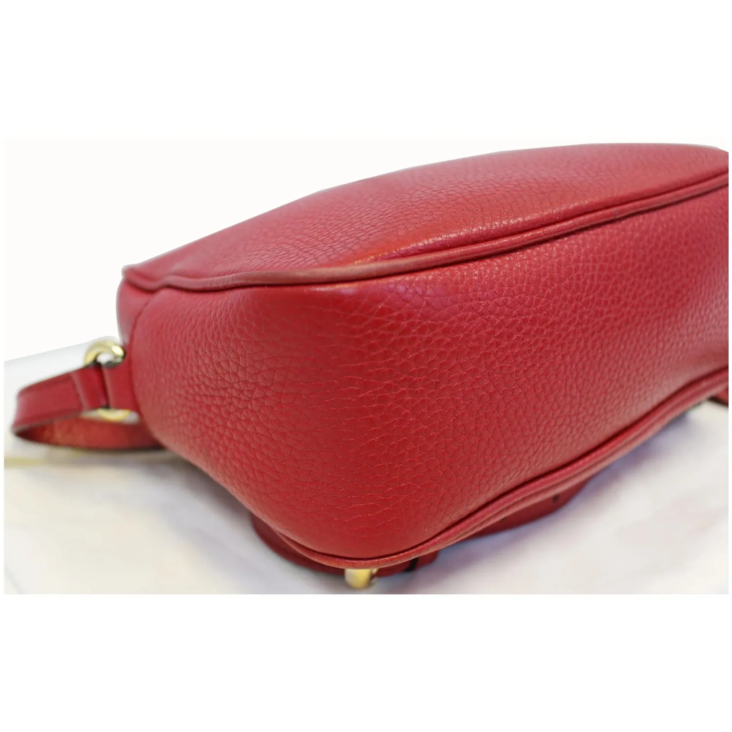 GUCCI Soho Disco Pebbled Leather Small Crossbody Bag Red