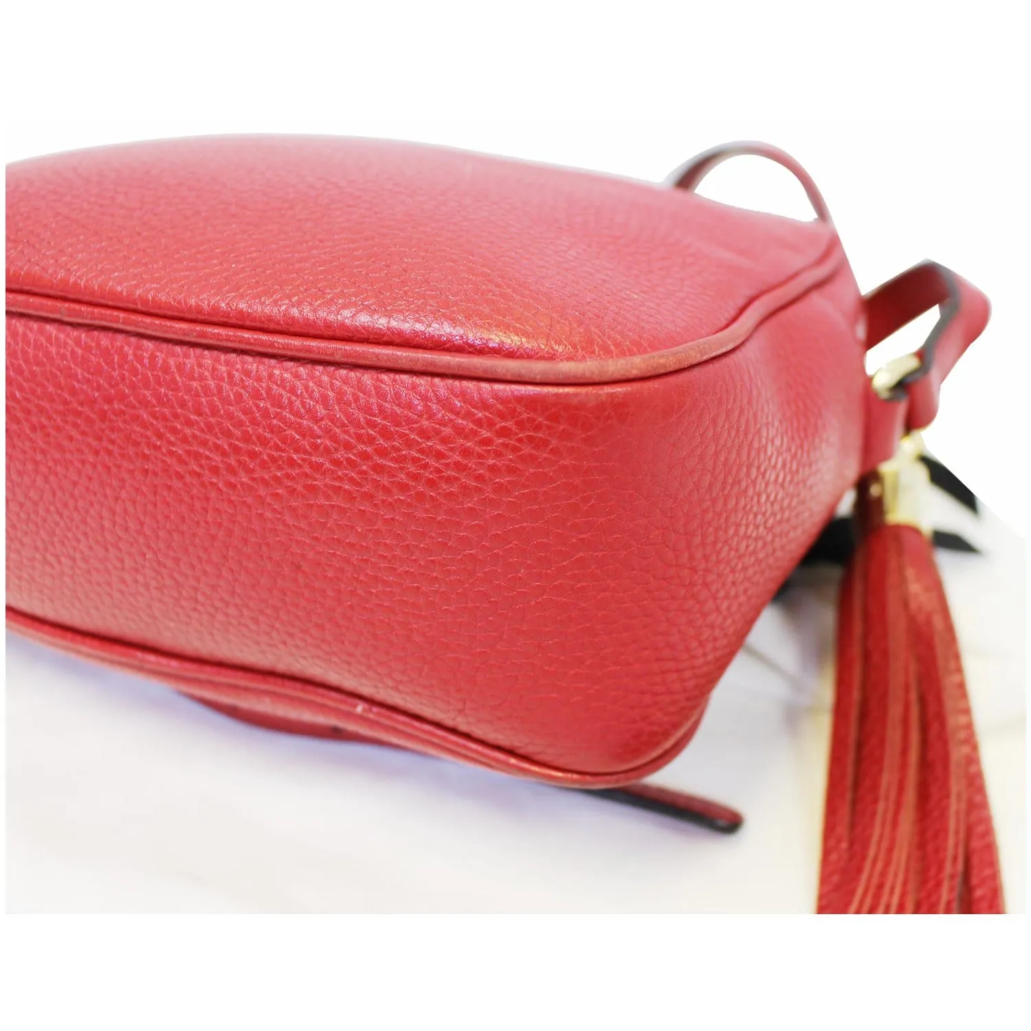 GUCCI Soho Disco Pebbled Leather Small Crossbody Bag Red