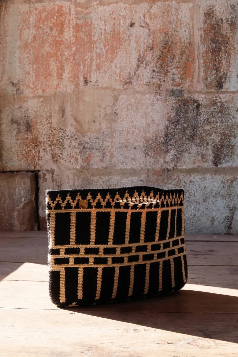 Lagos B Medium Clutch