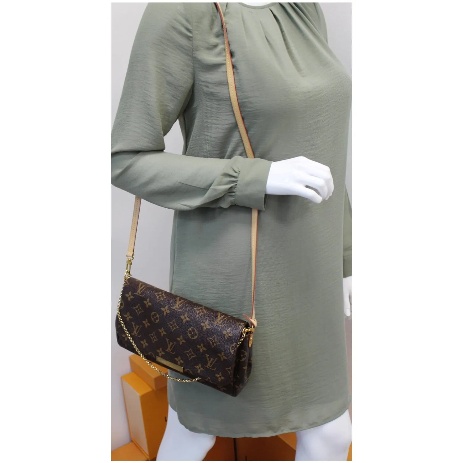 LOUIS VUITTON Favorite MM Monogram Canvas Crossbody Bag Brown