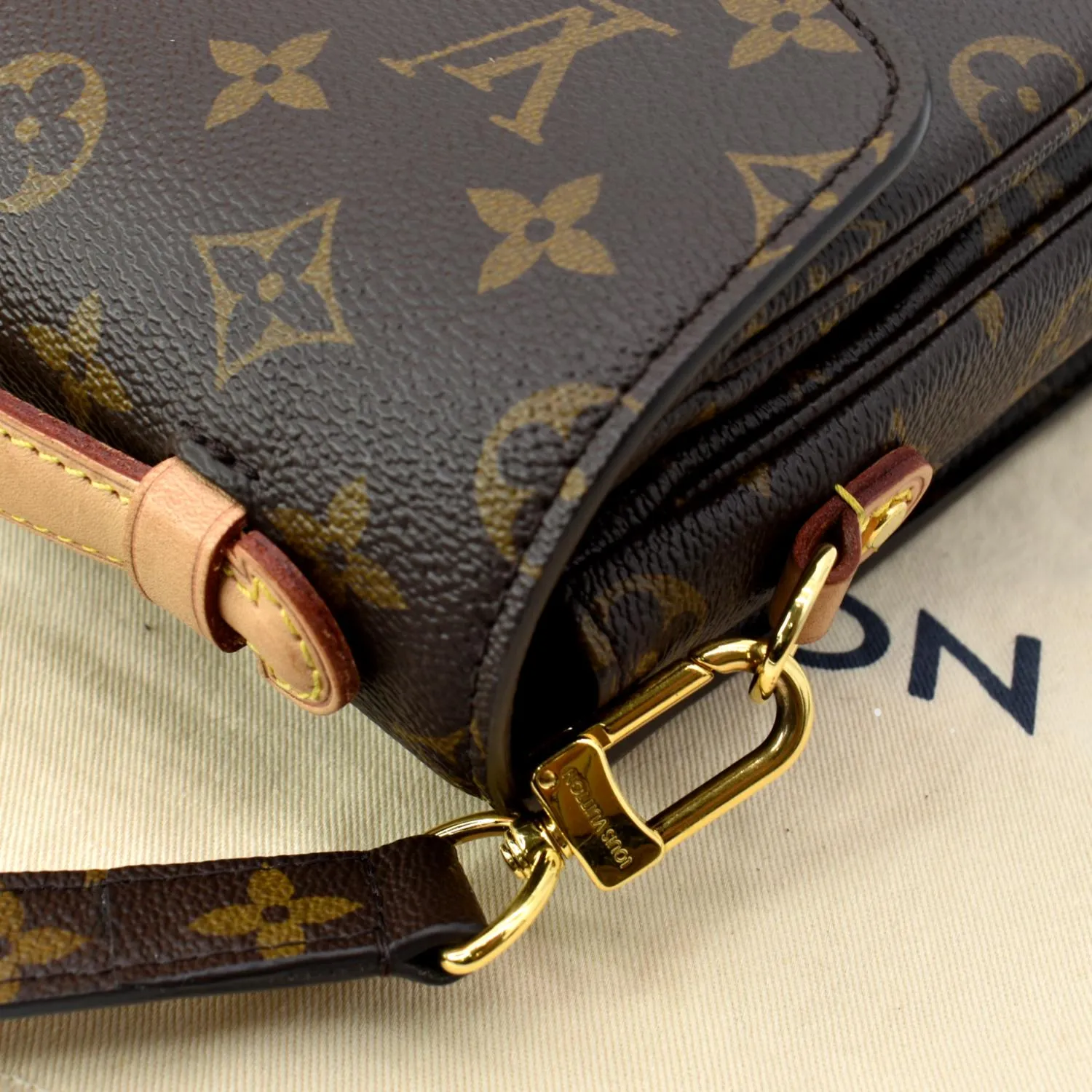LOUIS VUITTON  Metis Pochette Monogram Canvas Crossbody Bag Brown