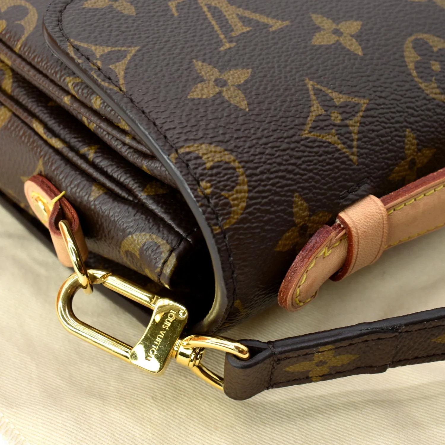 LOUIS VUITTON  Metis Pochette Monogram Canvas Crossbody Bag Brown