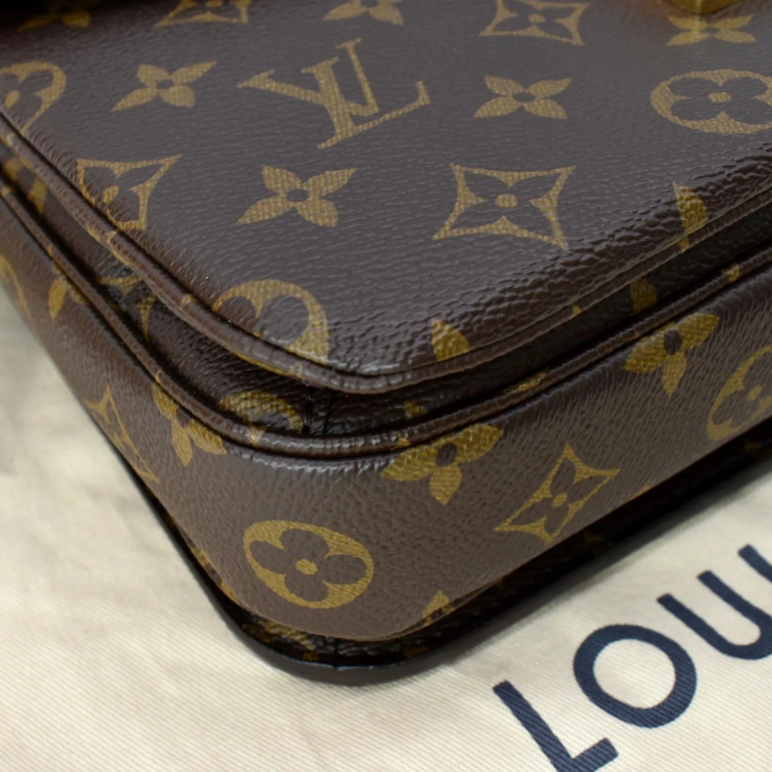 LOUIS VUITTON  Metis Pochette Monogram Canvas Crossbody Bag Brown