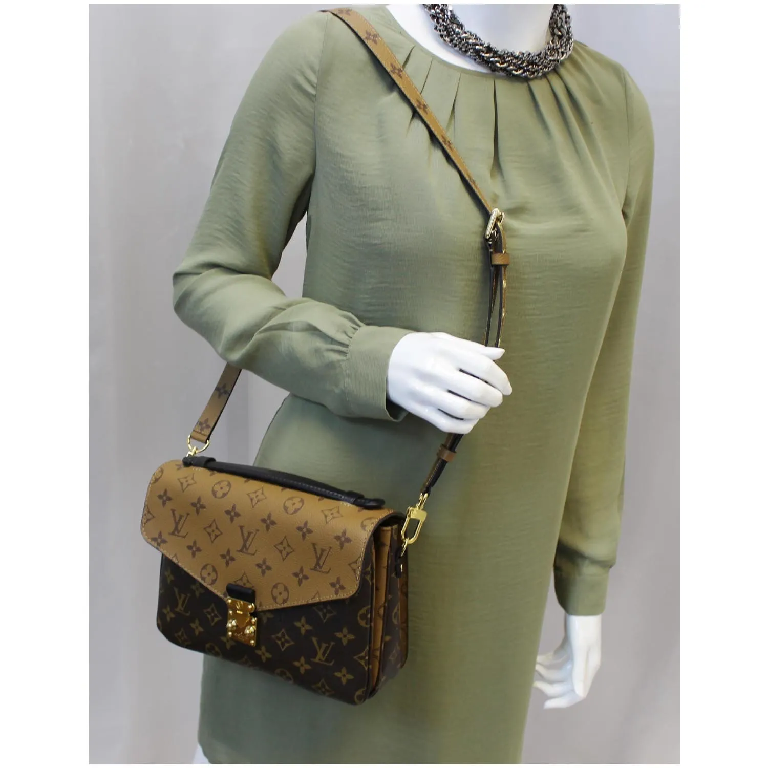 LOUIS VUITTON Metis Pochette Reverse Monogram Canvas Crossbody Bag Brown