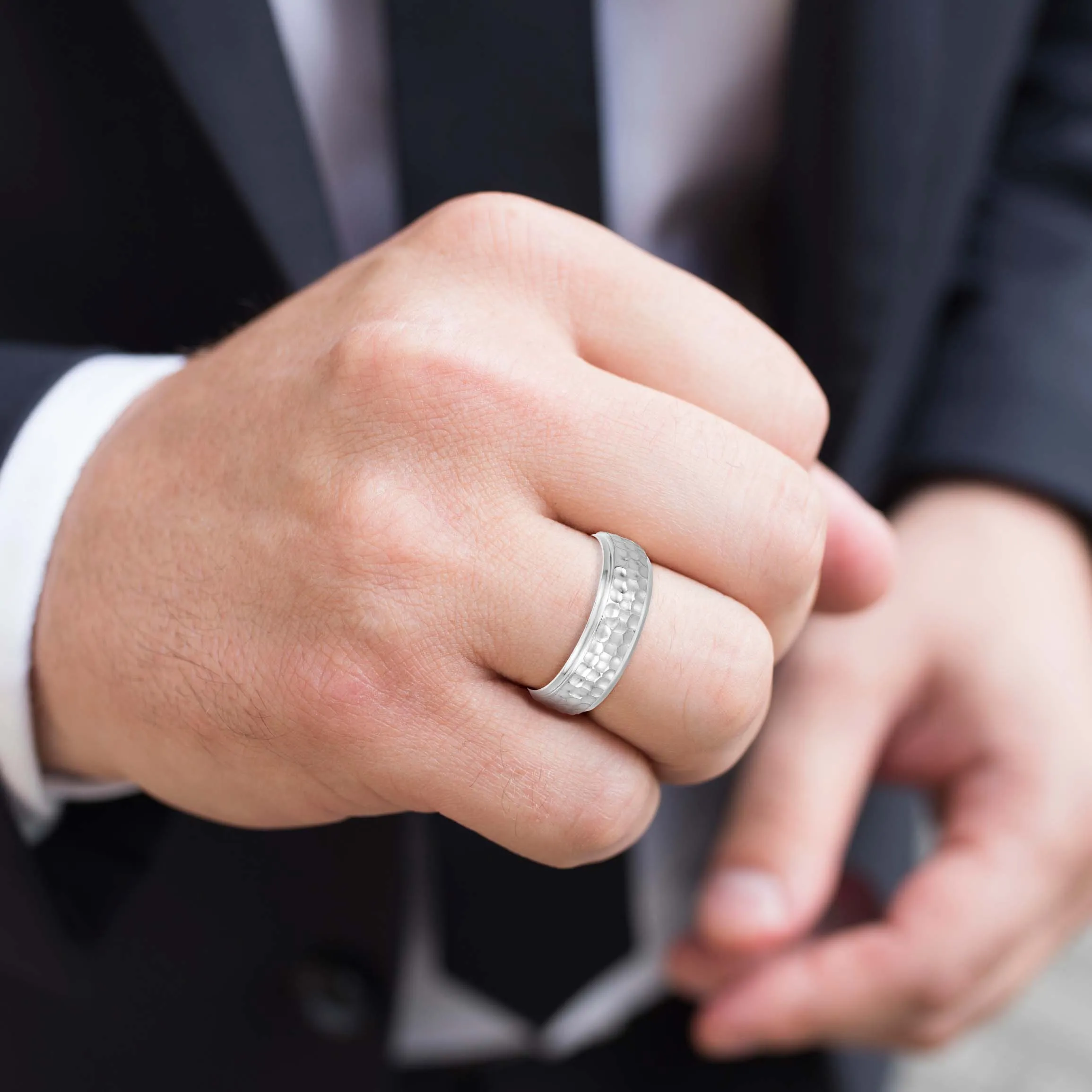 Men's Classic Hammered Step Edge Band