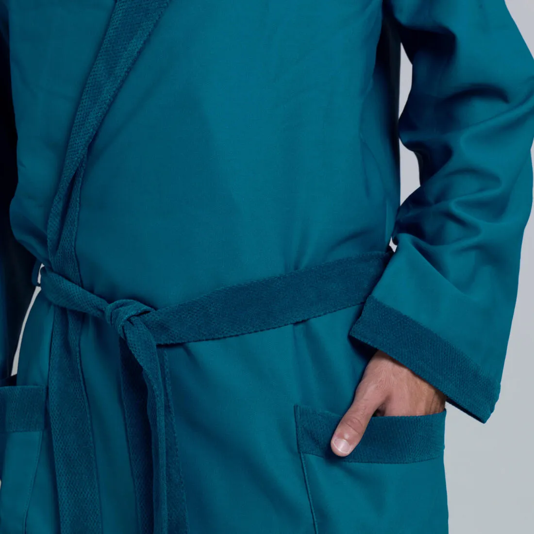 MEN'S COMPACT POOL BATHROBE