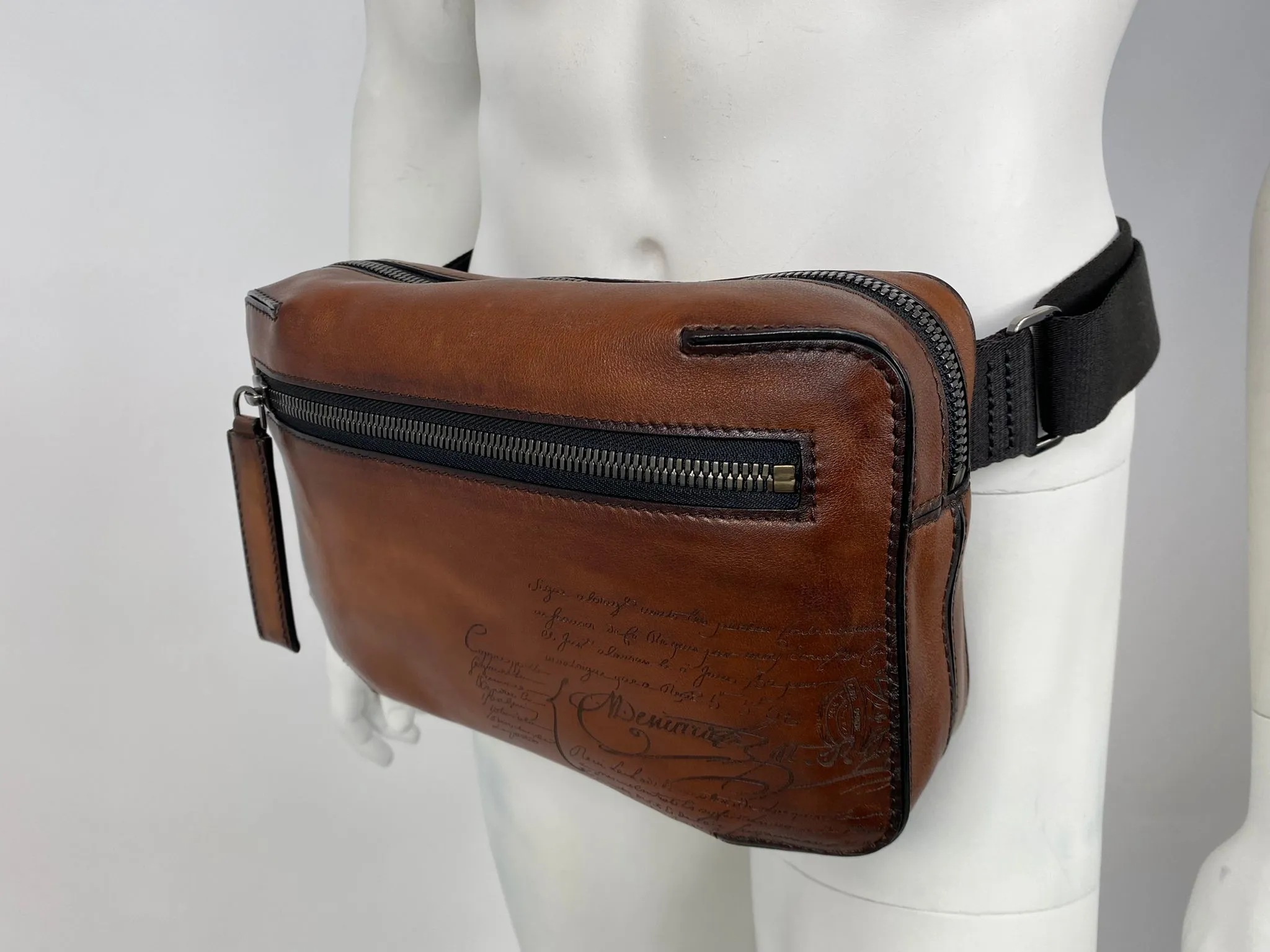 Pilote II Scritto Crossbody Bag
