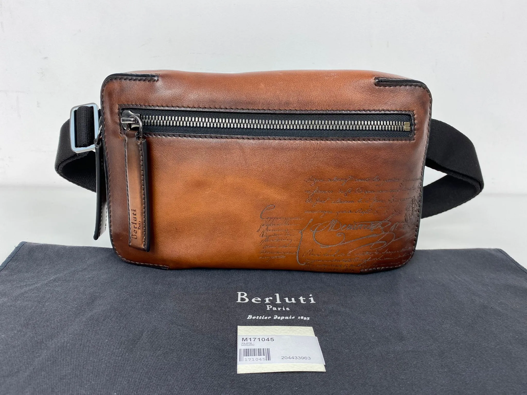 Pilote II Scritto Crossbody Bag