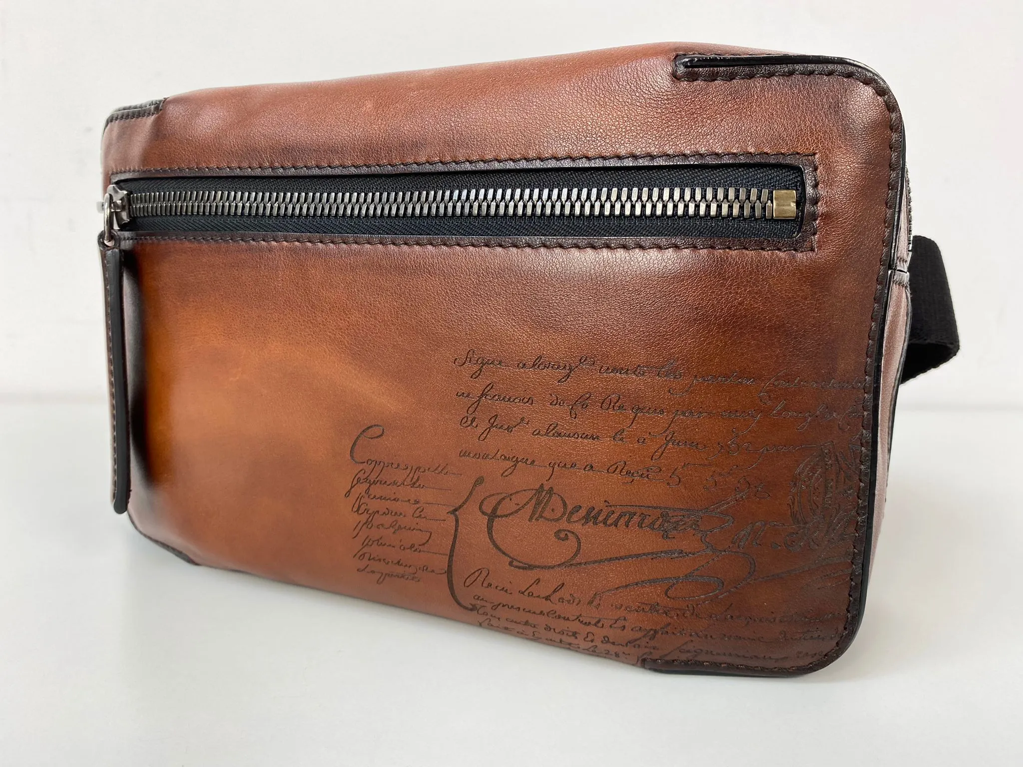 Pilote II Scritto Crossbody Bag