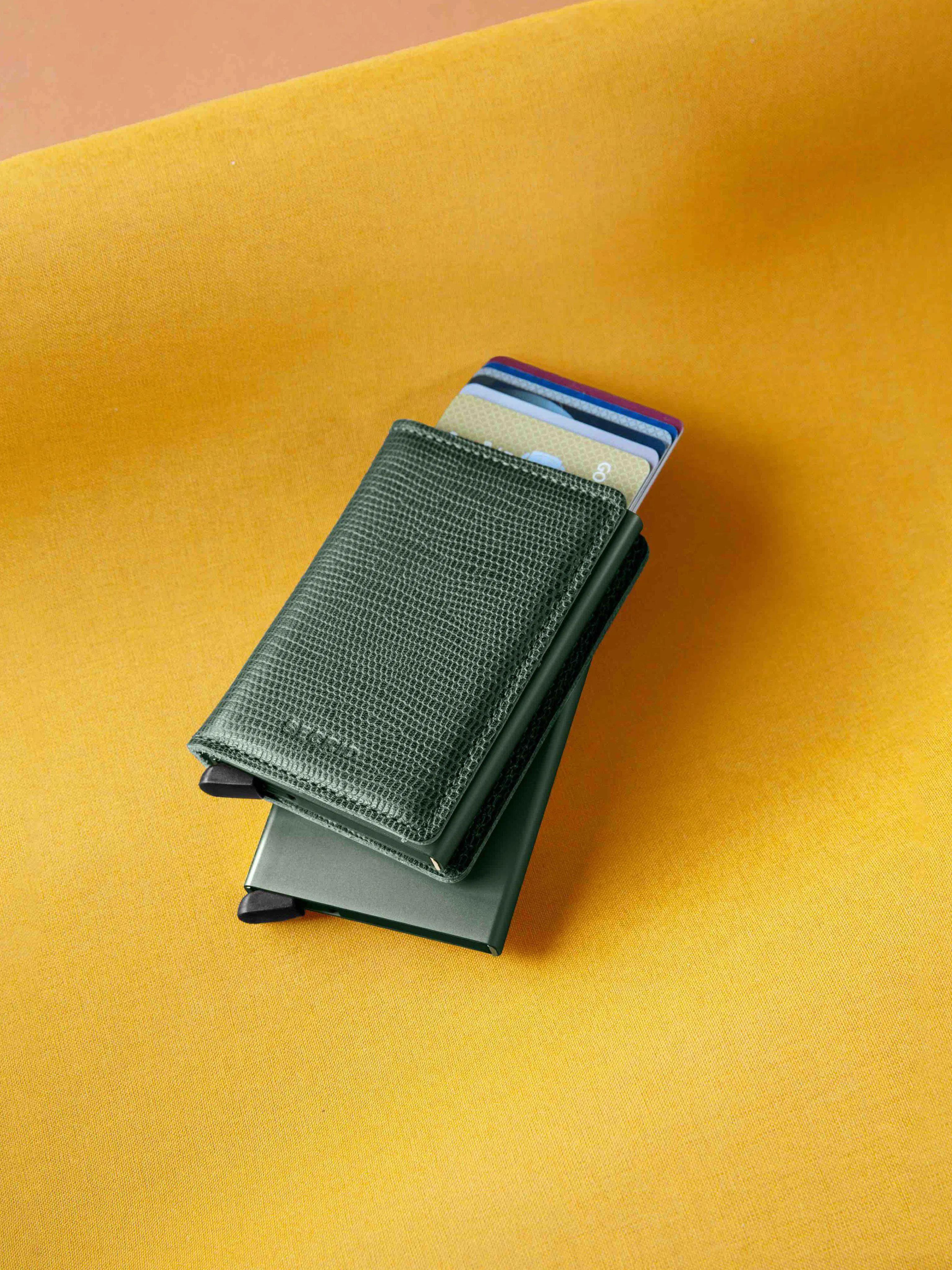 Secrid Slimwallet Fuel Black Red