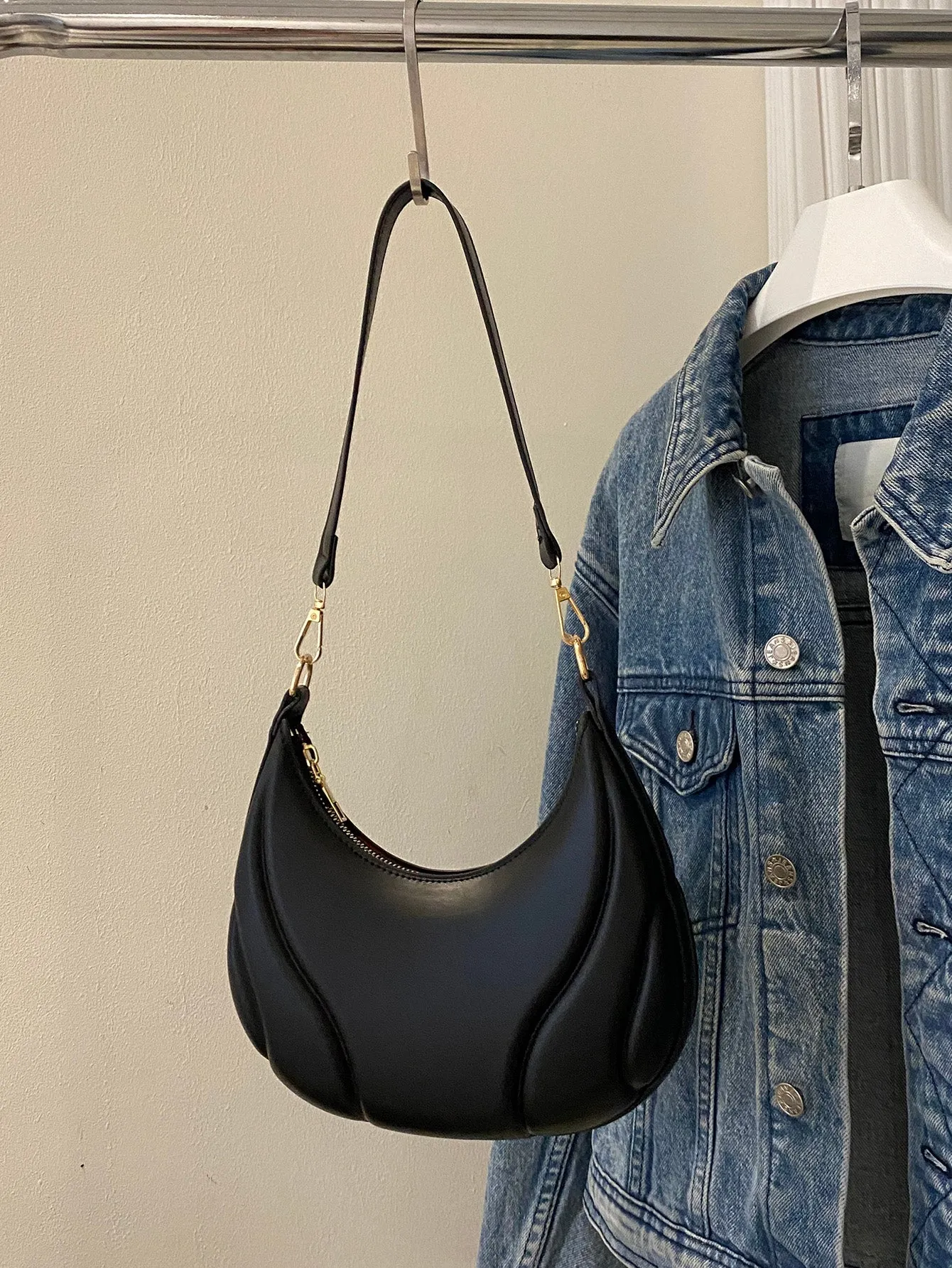 Solid Color Single Shoulder Handbag - Black