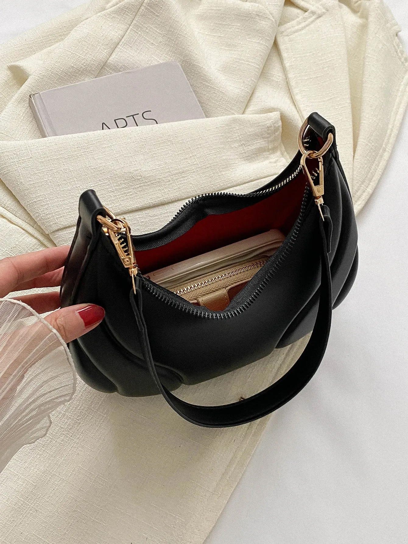 Solid Color Single Shoulder Handbag - Black