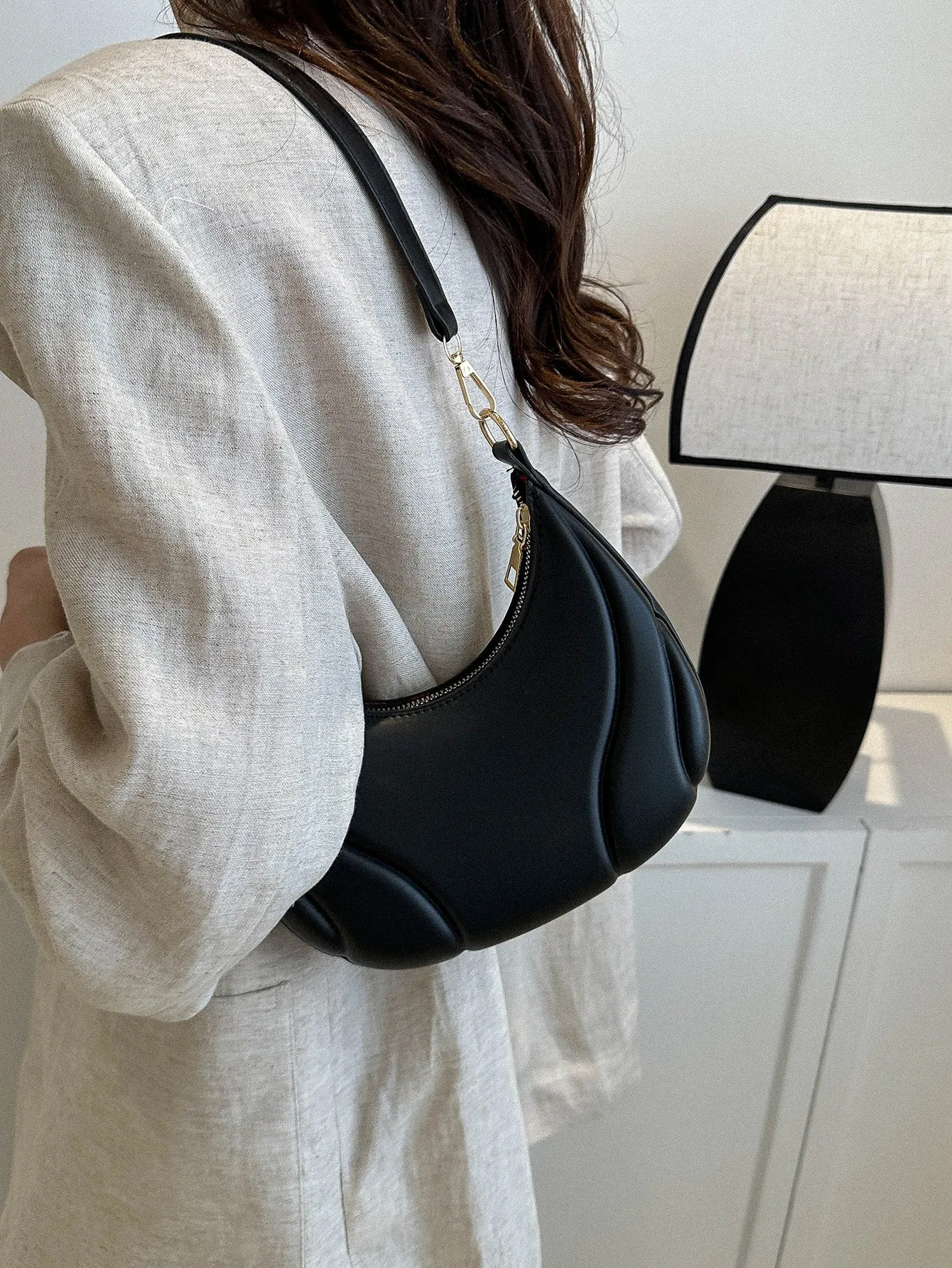 Solid Color Single Shoulder Handbag - Black