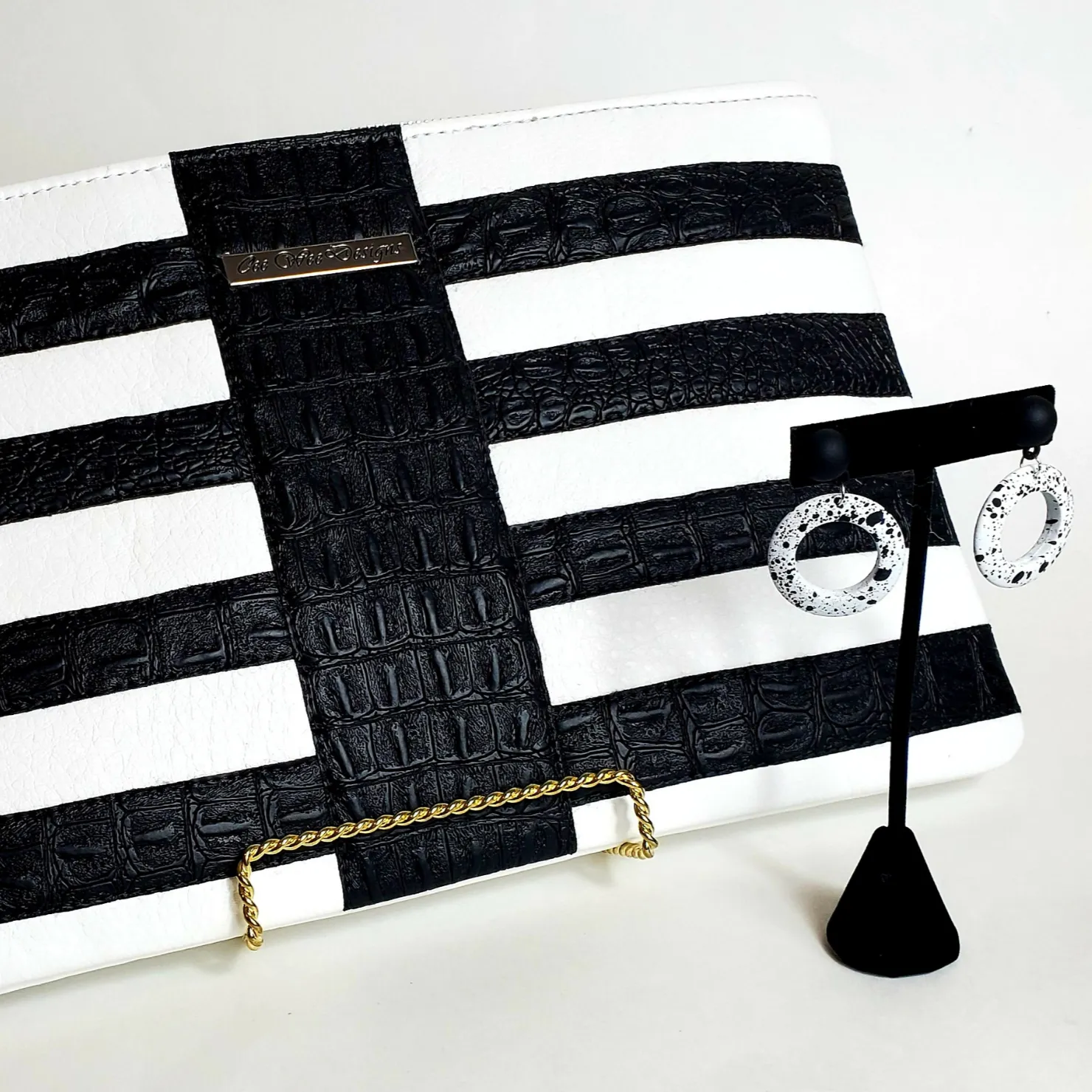 Tee Zipper Clutch