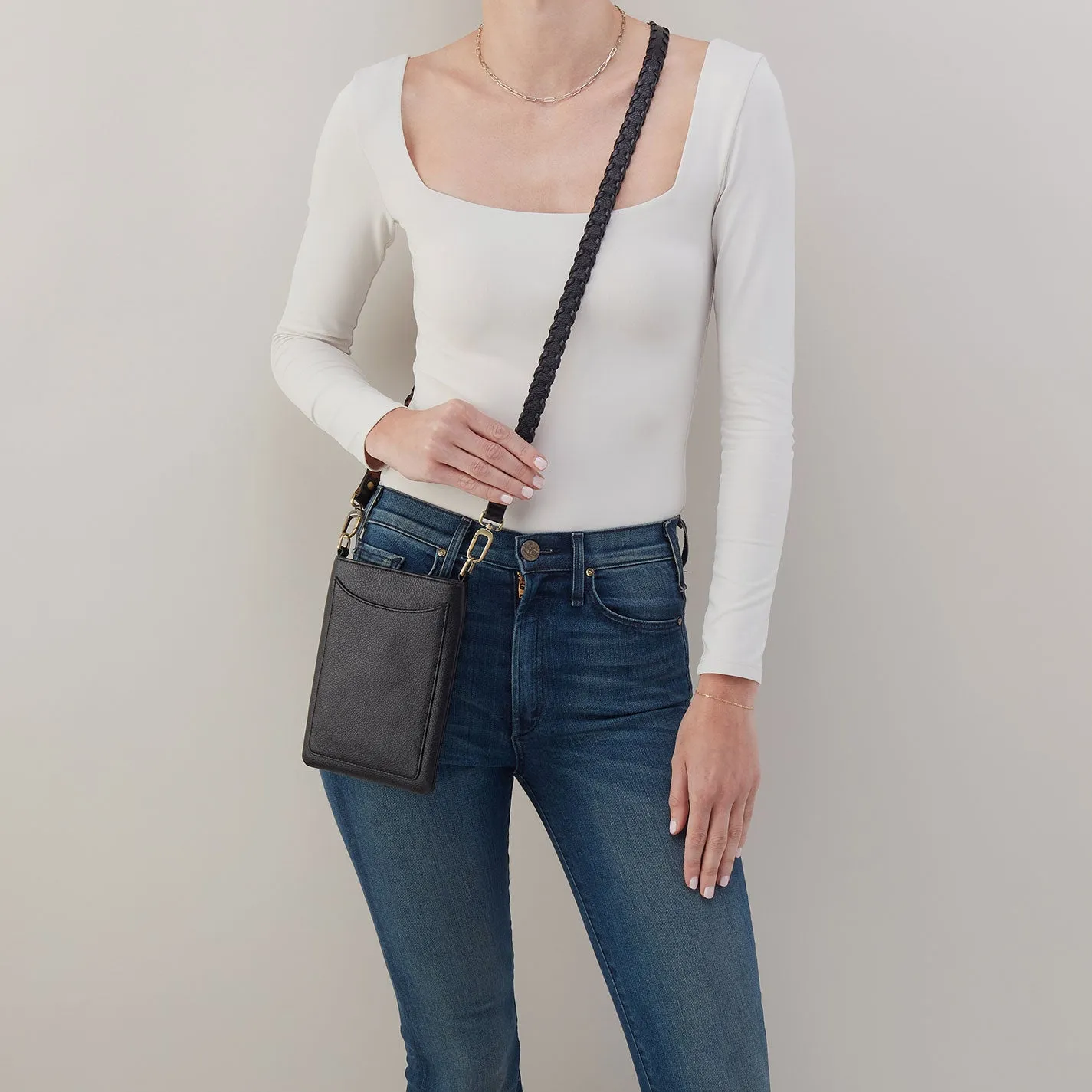 Tyler Phone Crossbody In Pebbled Leather - Black