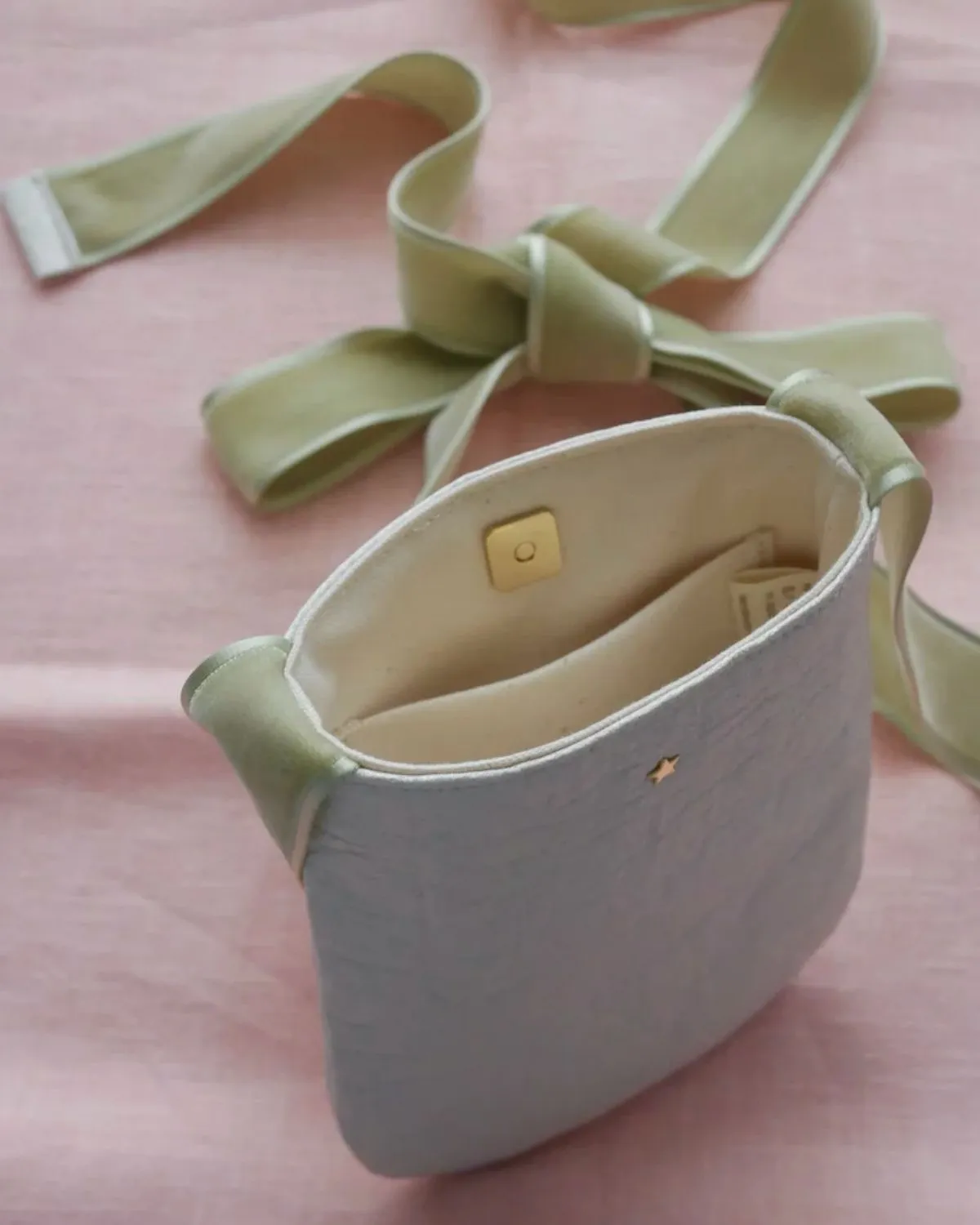 Velvet ribbon mini bag / Pearl