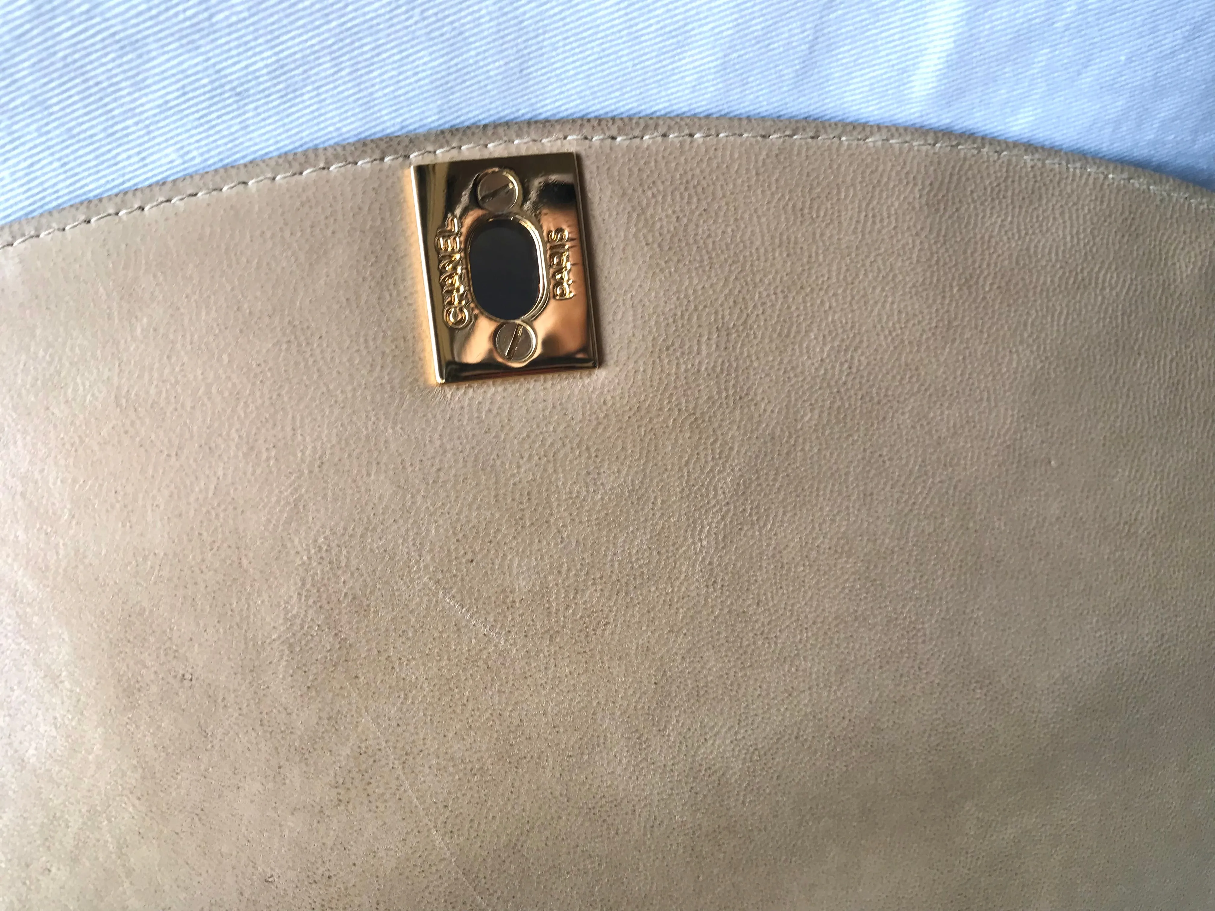 Vintage CHANEL beige and black frame lambskin 2.55 classic flap shoulder bag with golden CC. Popular purse Diana bag. 0403178